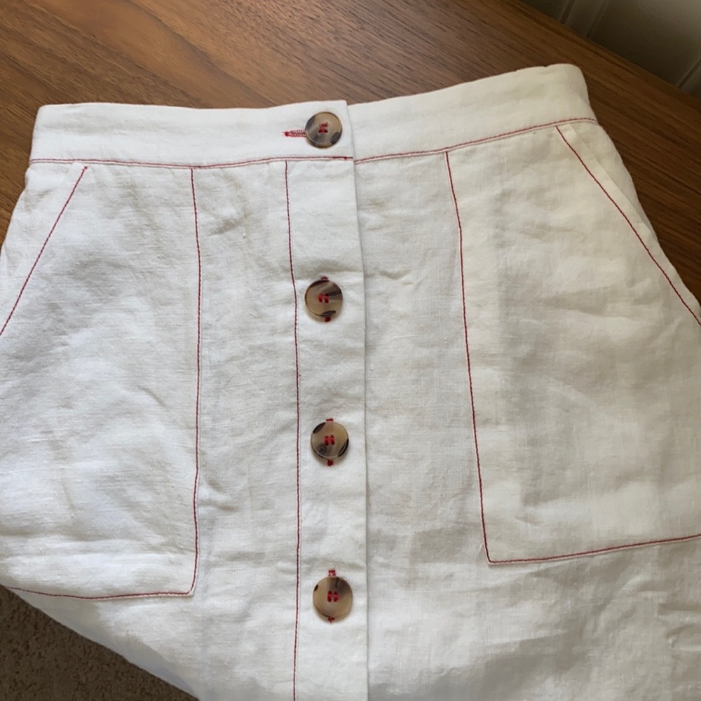 Rolee NWT button front cream skirt